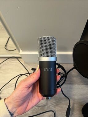 Studio Condenser Microphone - Black/Silver